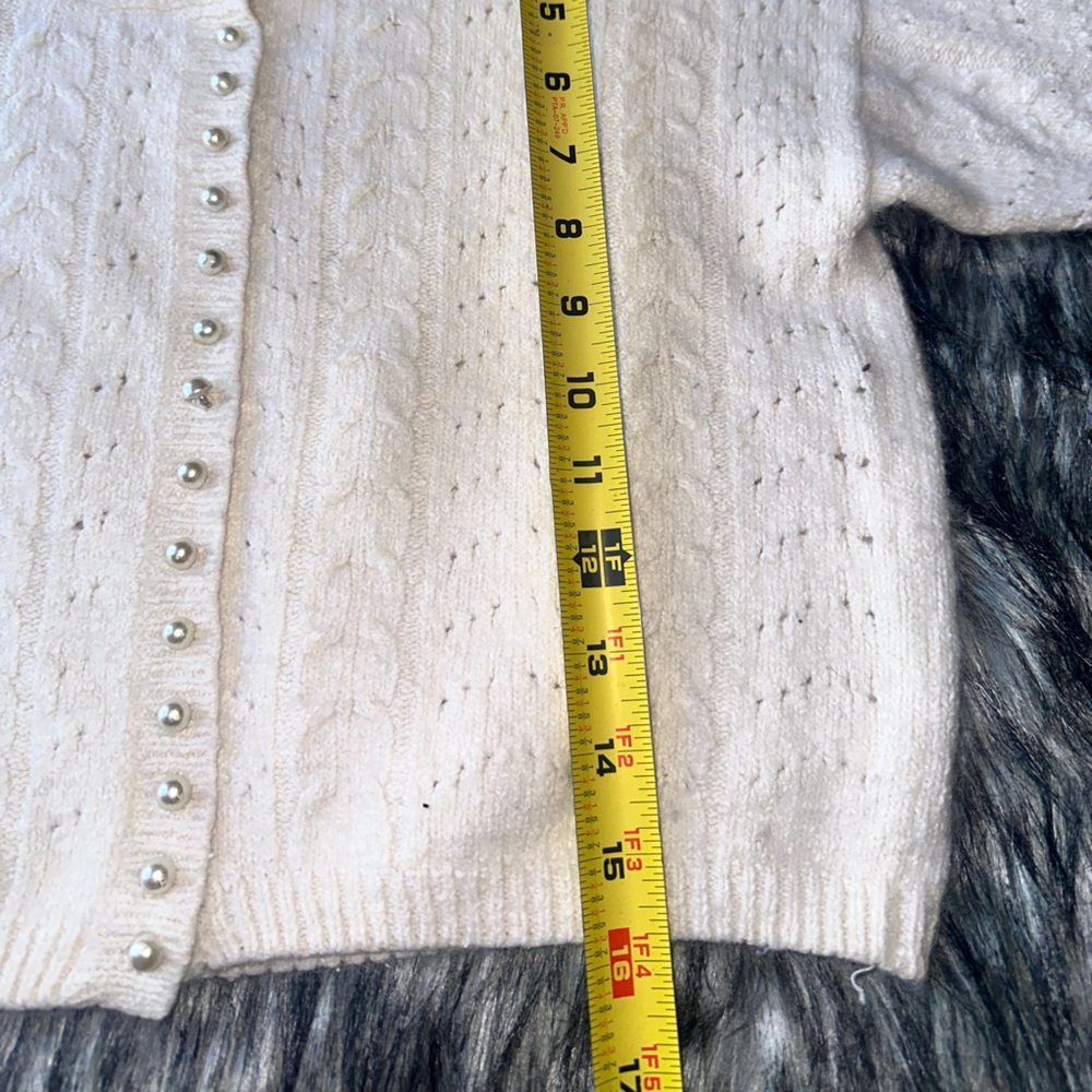 Vintage-Inspired Cream Cropped Cardigan Sweater - Picture 7 of 8